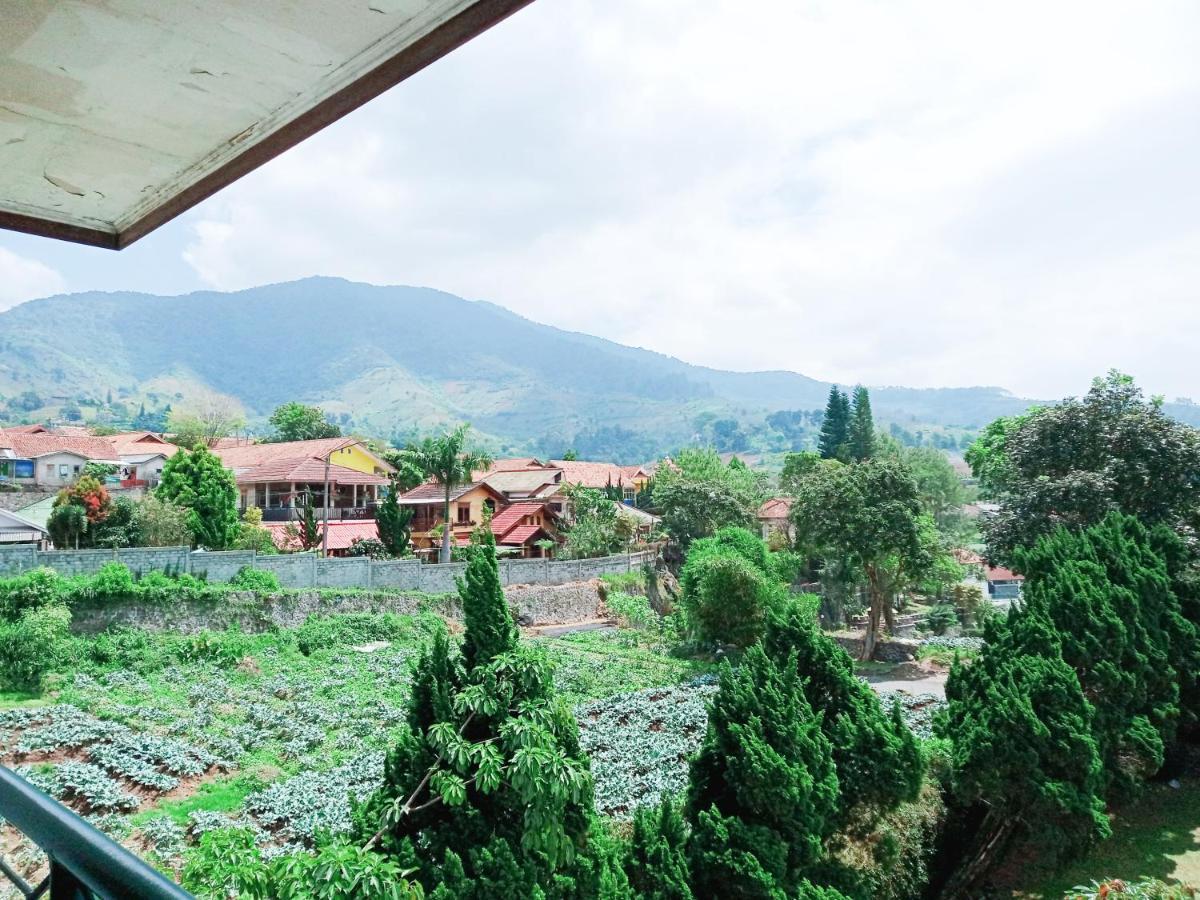 Sewa Villa Bukit Danau Puncak Ciloto Cinengangirang Exterior foto