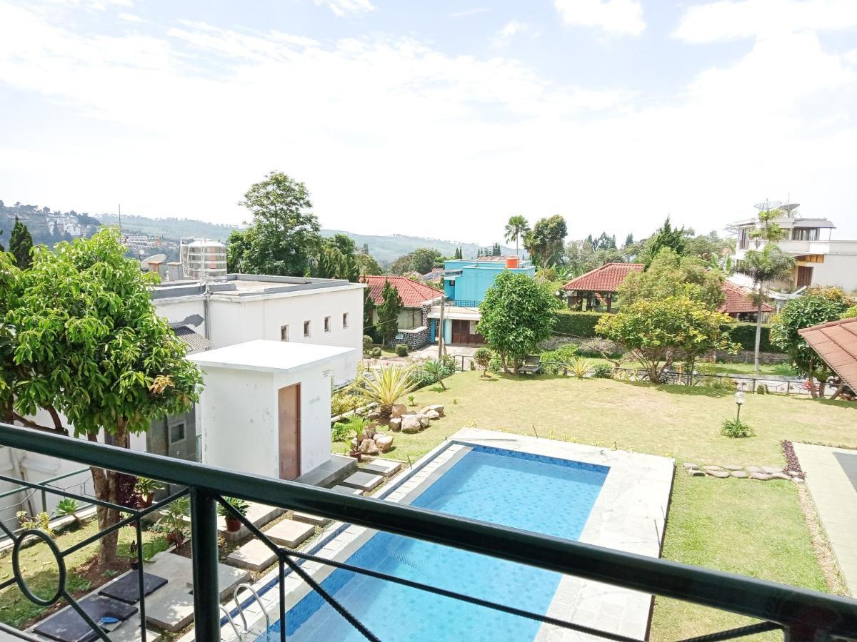 Sewa Villa Bukit Danau Puncak Ciloto Cinengangirang Exterior foto